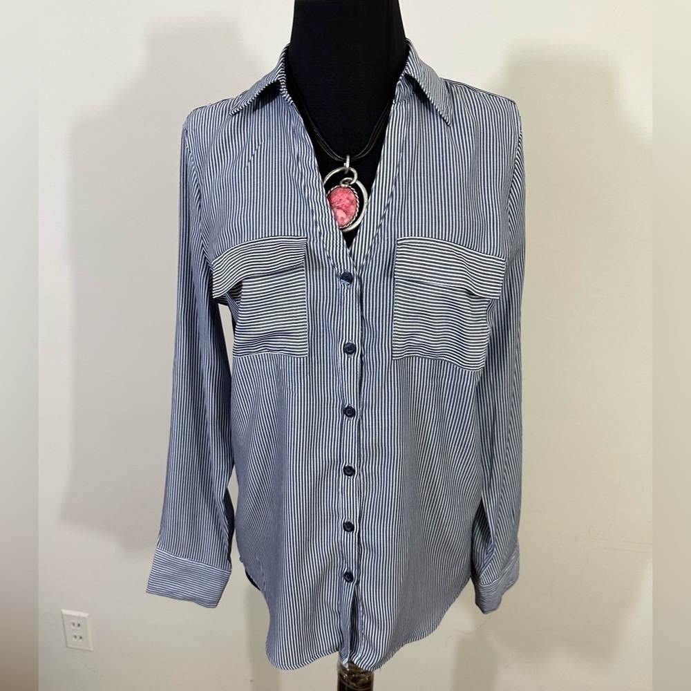 New York & Co sz sm shirt silky feel in a black & white mini stripe excellent